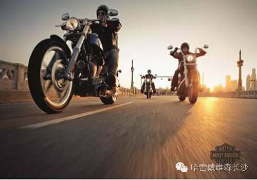 哈雷摩托帅气亮相巡展娄底站